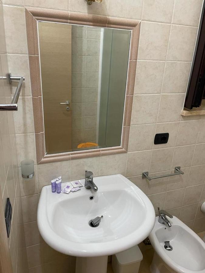 Oz House Bed & Breakfast สกาเลอา ภายนอก รูปภาพ